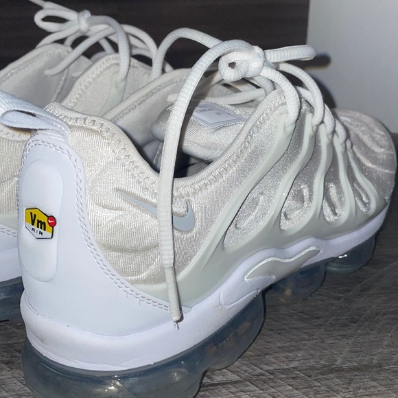 Nike vapormax size 9.5 main image 3